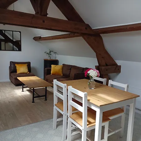 Au 112, Meublee * Estrees-Saint-Denis