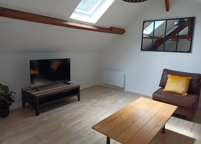 Au 112, Meublee Estrees-Saint-Denis